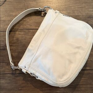 Vintage Coach Elegant Cream Leather Shoulder Bag